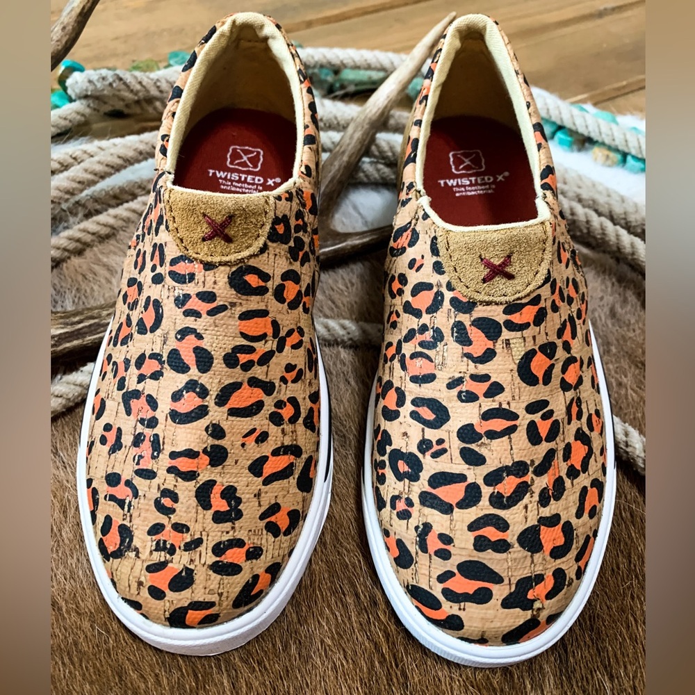 TWISTED X GIRLS' LEOPARD PRINT CASUAL SHOES - MOC TOE
